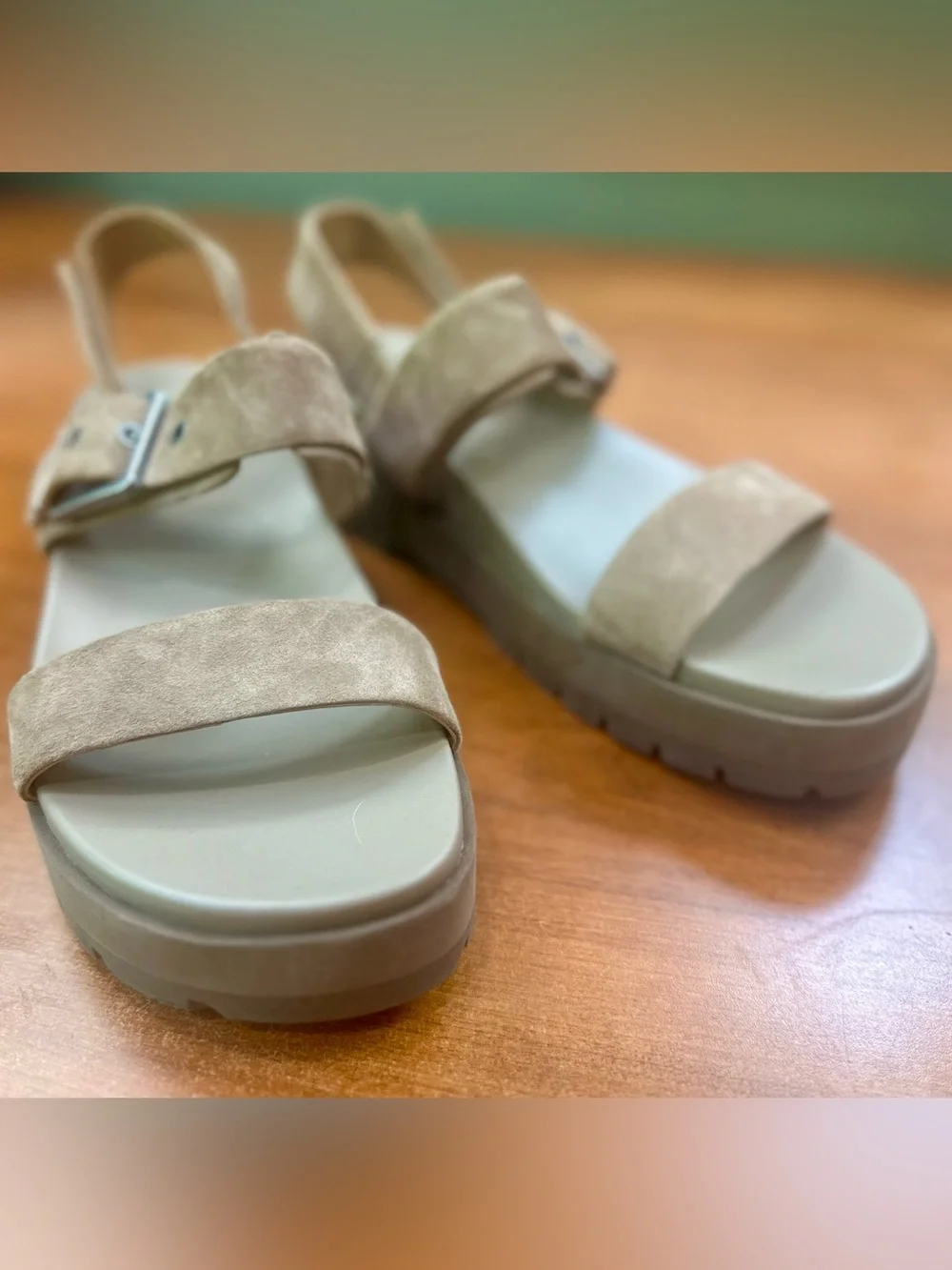 Vionic Torrance Platform Sandal Lug Comfort Cushion Taupe Suede Women’s Sz 9.5